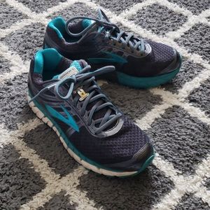 Women's Brooks Ariel 16 Sneakers